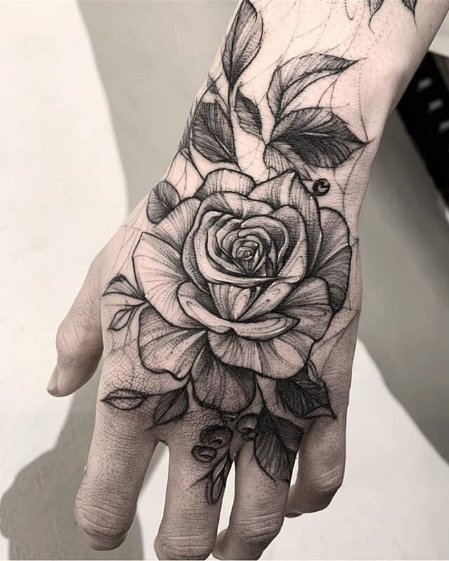 Mẫu hình xăm hoa hồng trên cánh tay