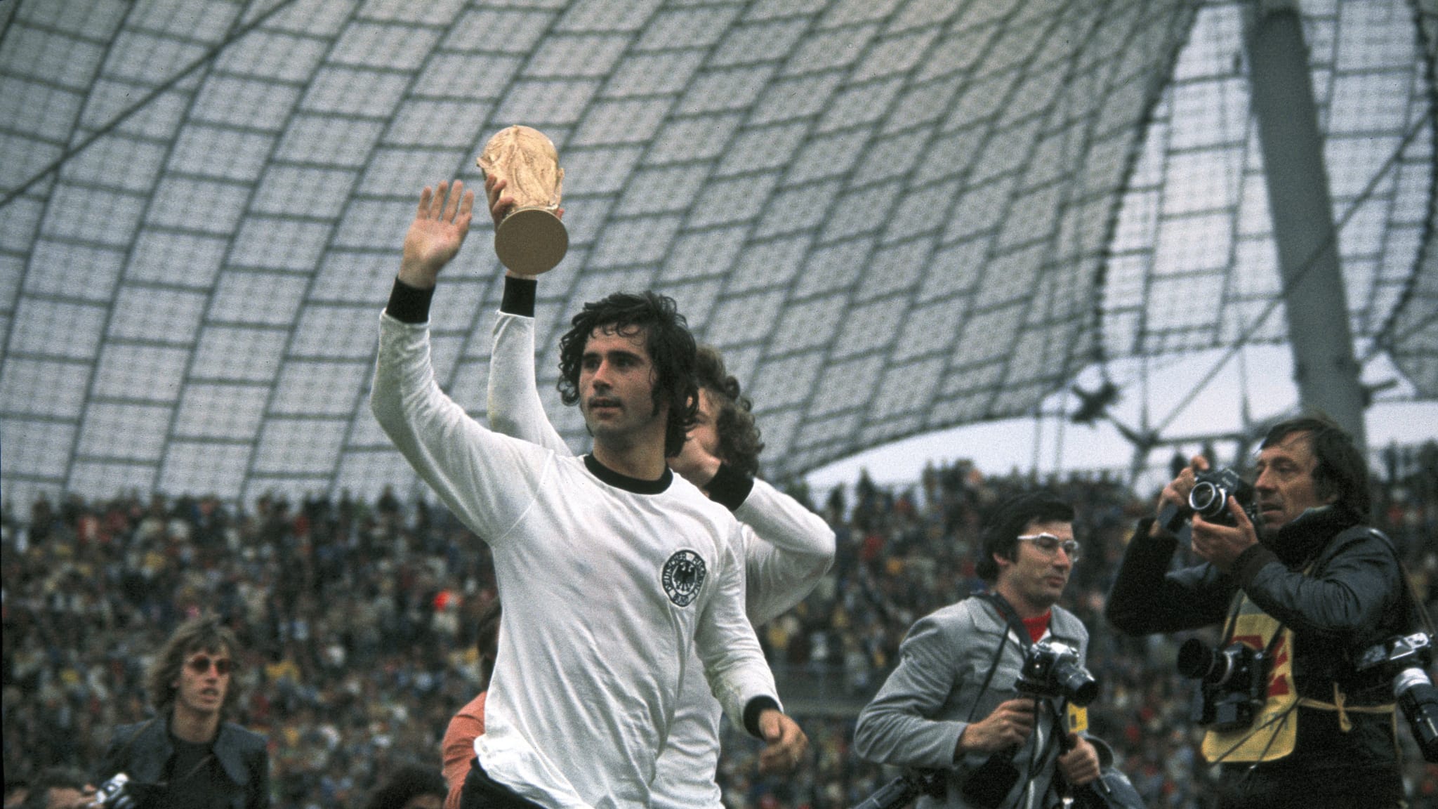Xếp hạng 10 cầu thủ Đức xuất sắc nhất mọi thời đại: Ballack không đủ xuất sắc để đến đây, Beckenbauer chỉ đứng thứ 2