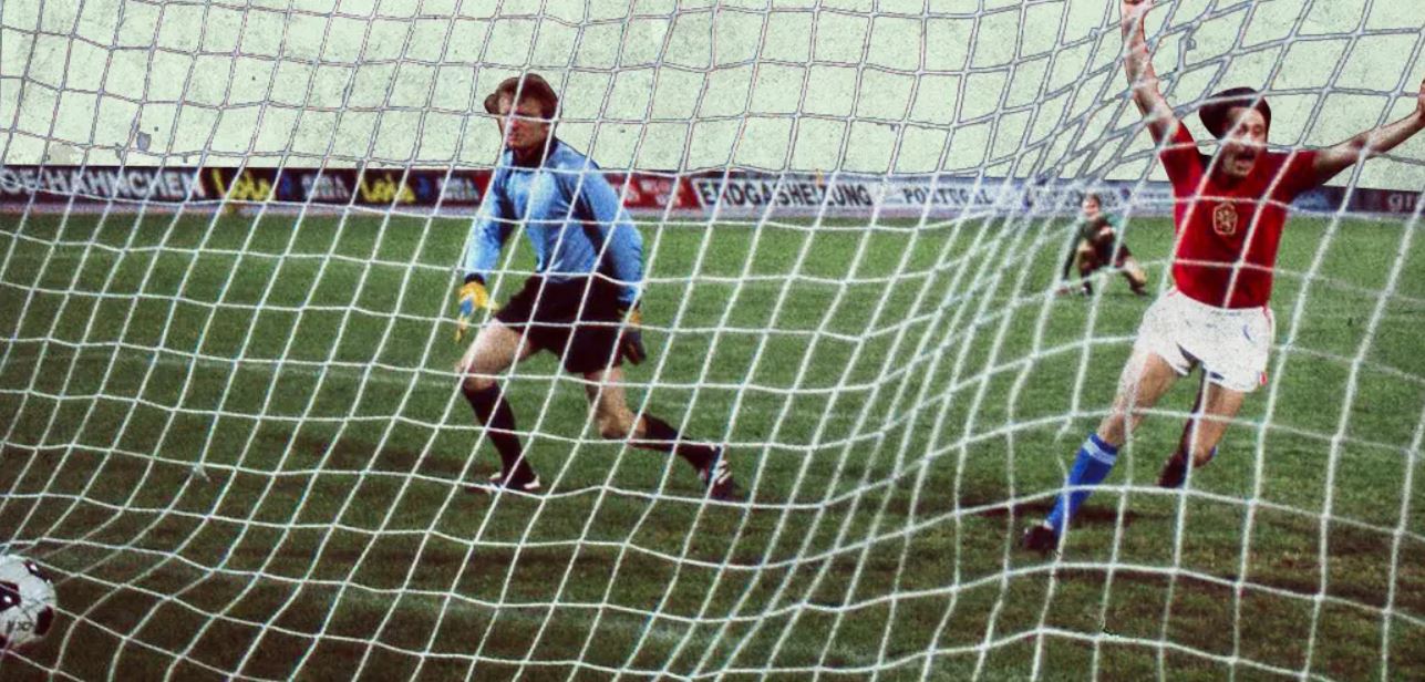 Cầu thủ bóng đá Antonin Panenka đã thực hiện cú đá Panenka từ năm 1976